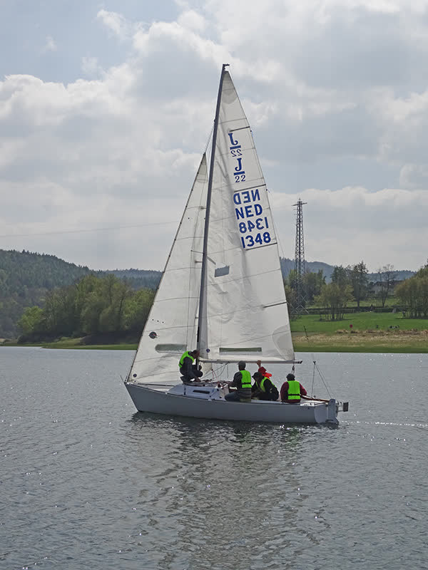 Unter vollen Segeln