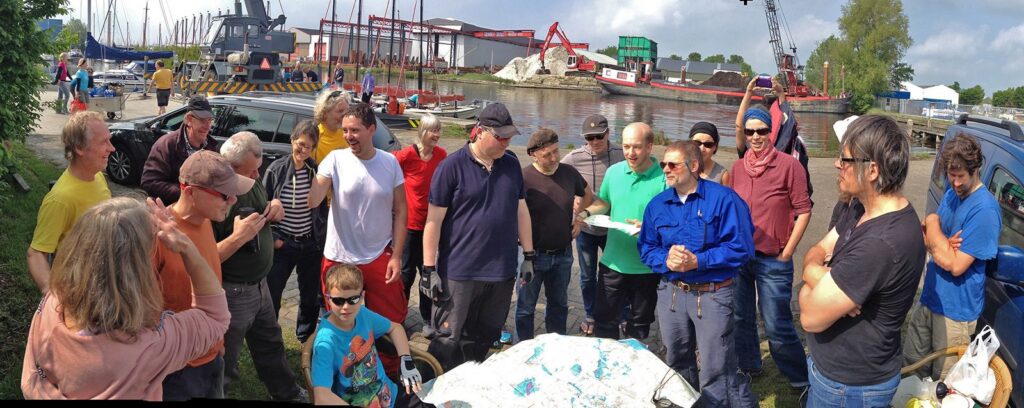 Crewbesprechnung beim Start in Heeg.
