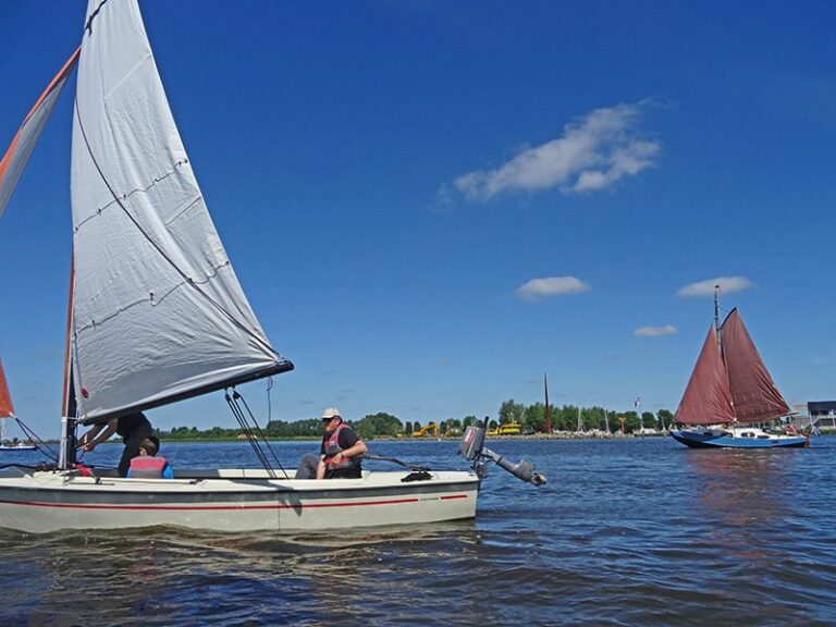 Wandersegeln in Friesland auf Seen und Kanaäle. 2017 bei Sonne und Wind