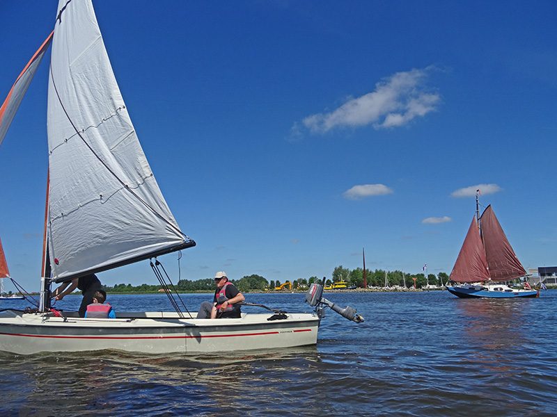 Wandersegeln in Friesland auf Seen und Kanaäle. 2017 bei Sonne und Wind