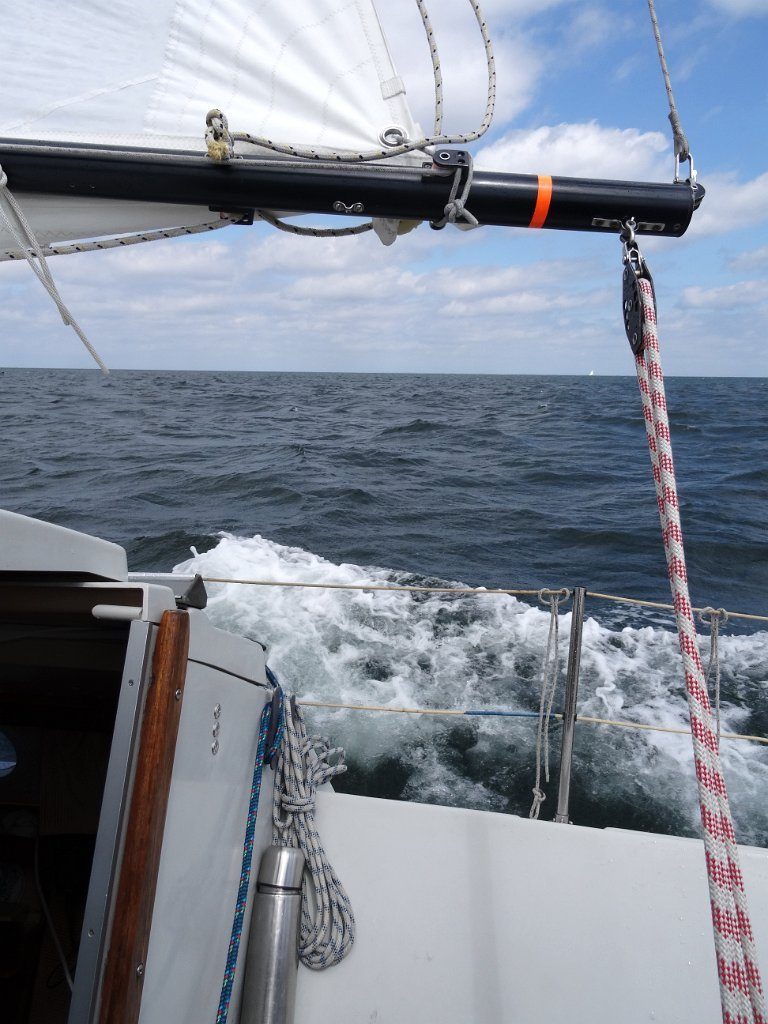 Molly unter Segeln mit ersten Reff.