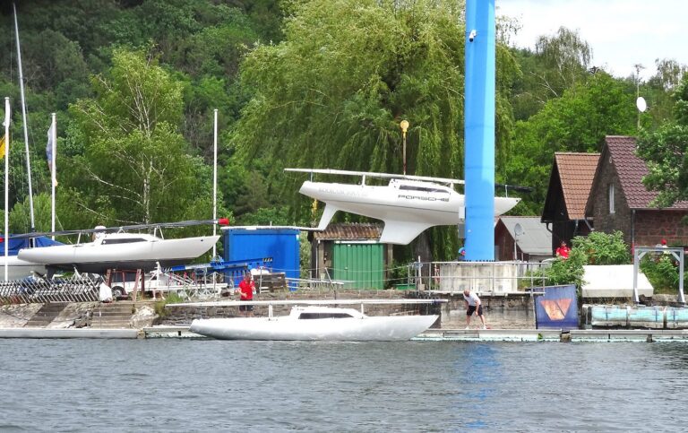 H-Boot-Betrieb. Nach der Flottenmeisterschaft Edersee im Juni werden die Gastboote gleich wieder in Rehbach gekrant.