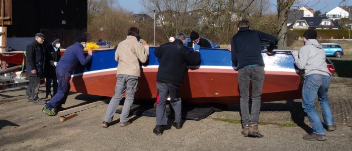 Bootsarbeiten Milan umdrehen, Bild 3