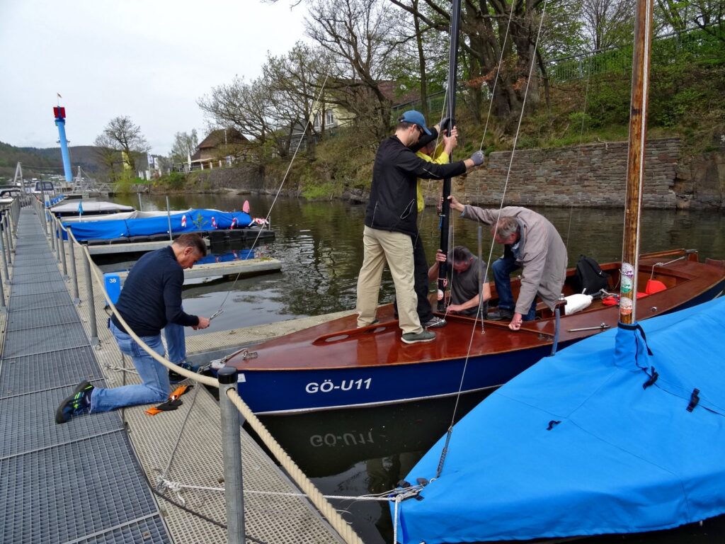 Es kann gesegelt werden. Gekrant oder geslippt gingen die ersten Boote des USC-Kassel zu Wasser, Bild 4