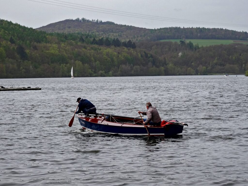 Es kann gesegelt werden. Gekrant oder geslippt gingen die ersten Boote des USC-Kassel zu Wasser, Bild 3